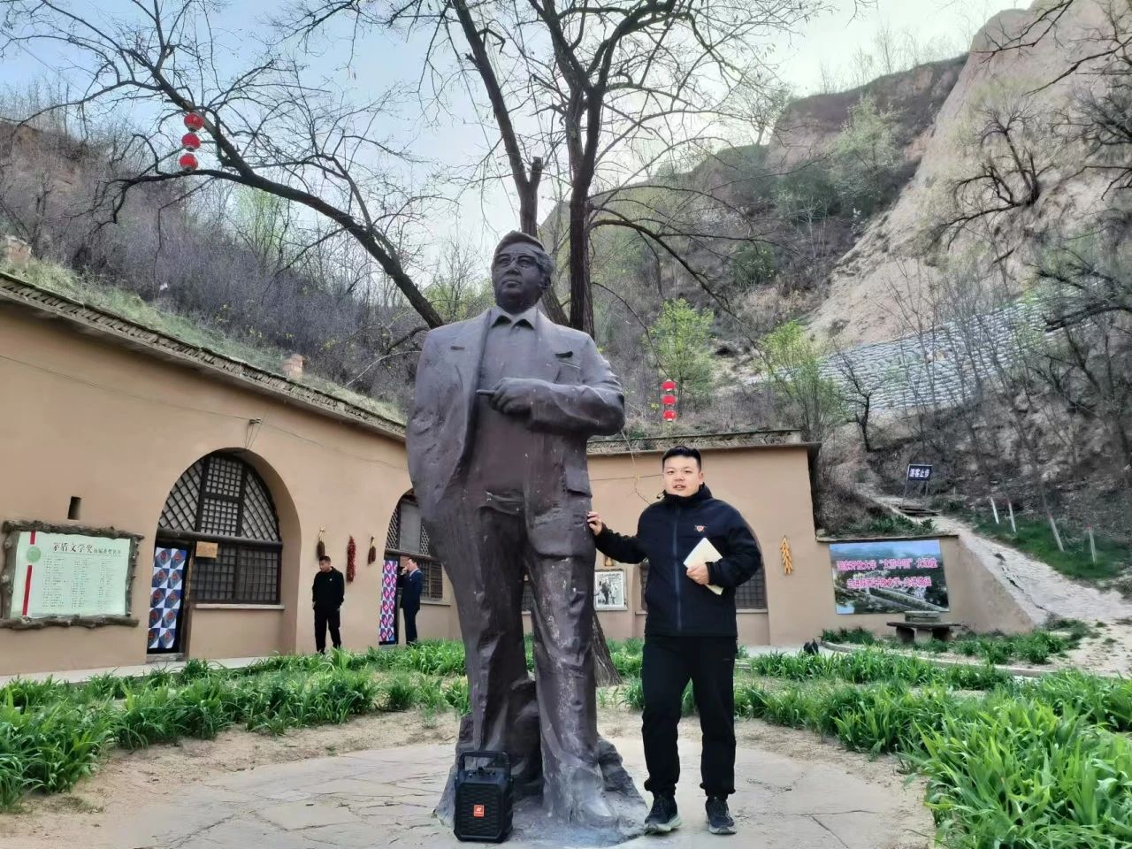 在黄土地上触摸精神的星河  —2020春季汉语言文学本科专业史桐舟