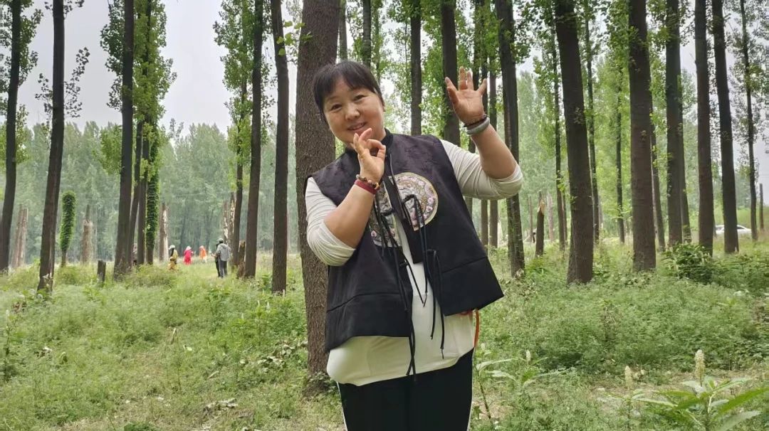 夕阳正红——沐党恩于校园 绽芳华于暮年